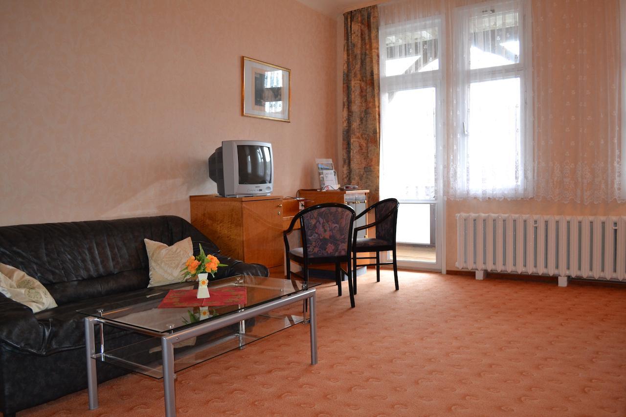 Hotel Weisser Hirsch Schwarzburg Rum bild
